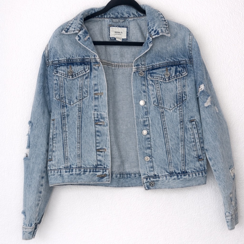 Forever 21 Light Wash Denim Jacket Crop Size S Distressed